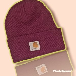 Carhartt maroon beanie